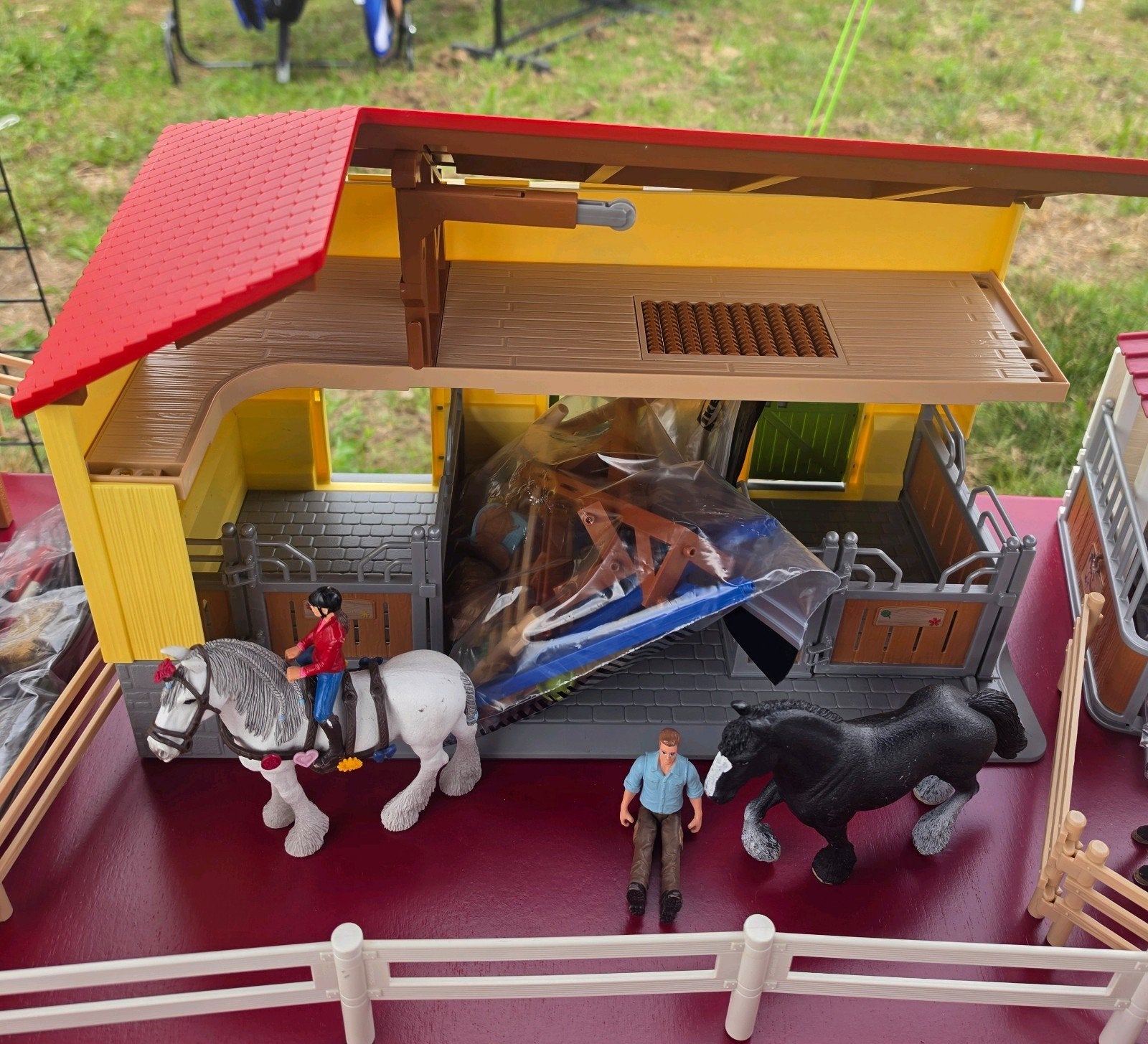 Schleich paardenstal met 2 paarden, Ophalen, Zo goed als nieuw, Paard, Beeldje of Figuurtje