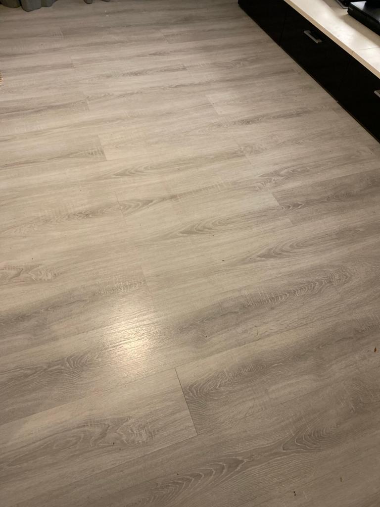 grijze laminaat, Ophalen, 50 tot 150 cm, Zo goed als nieuw, 10 m² of meer