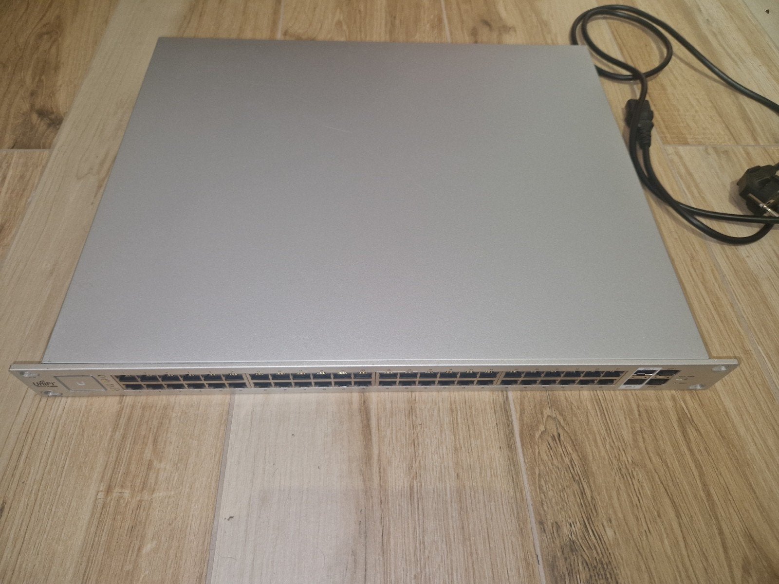 Ubiquiti UniFi Switch 48-poorts 750W PoE+ Managed, Verzenden