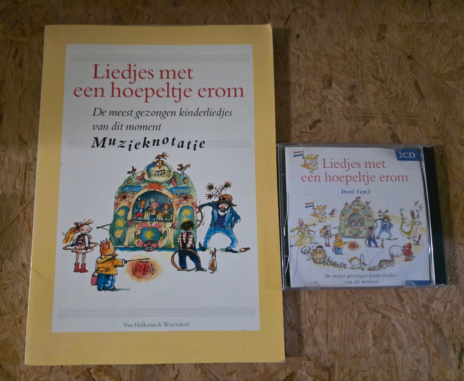 Liedjes met een hoepeltje erom - Boek & 2CD, Gebruikt, Tot 2 jaar, Ophalen of Verzenden, Inclusief boekje