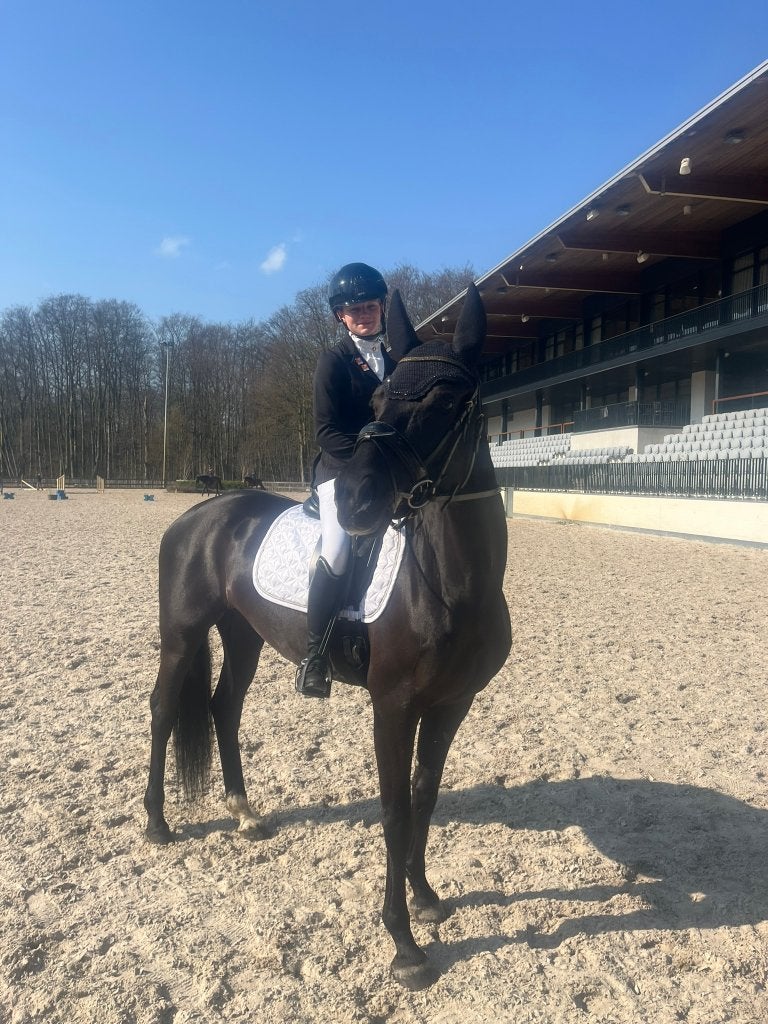 Verzorger/Leaser gezocht voor onze prachtige zwarte e-pony, Dieren en Toebehoren, Paarden en Pony's | Overige Paardenspullen, Ophalen