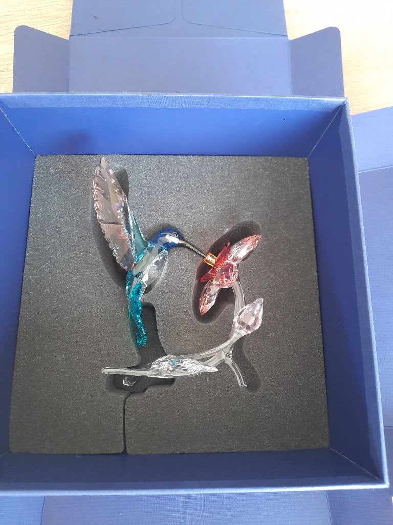 Swarovski. Gekleurde kolibri. Uniek stuk 2019, Verzamelen, Ophalen of Verzenden, Zo goed als nieuw, Figuurtje