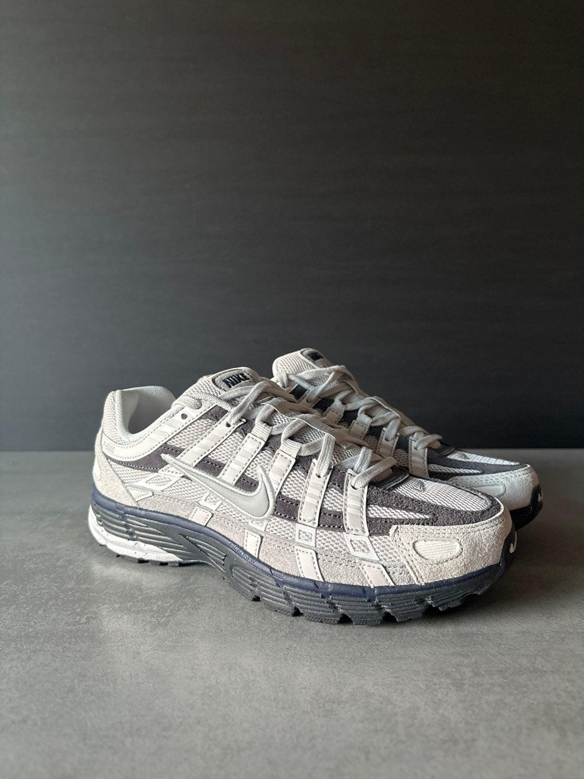 Nike P-6000 Photon Dust/LT Smoke Grey Maat 38, Kleding | Heren, Schoenen, Overige kleuren, Verzenden, Nieuw, Sneakers of Gympen