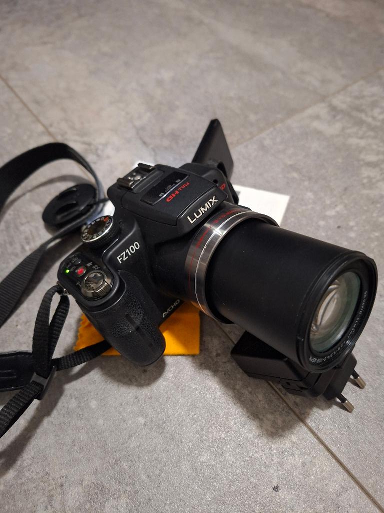 Panasonic lumix DMC-FZ100, Ophalen, 14 Megapixel, Compact, Zo goed als nieuw