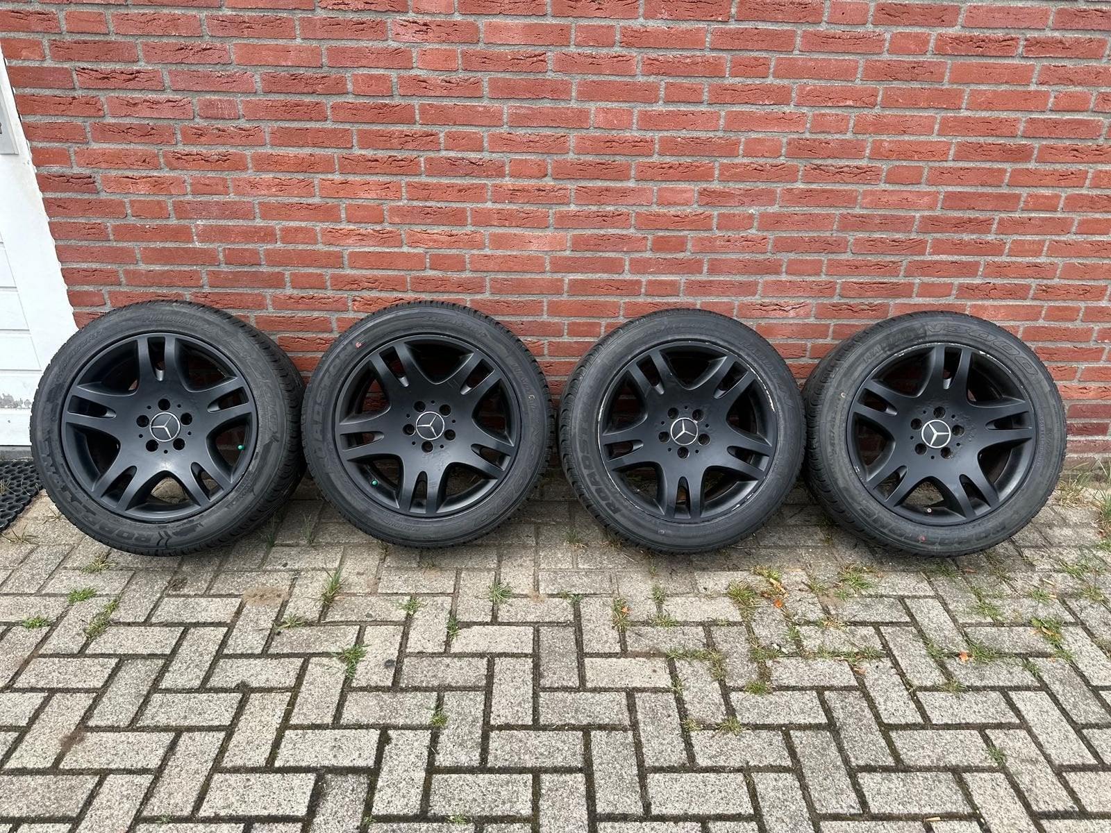 Mercedes banden/ 17 inch, Ophalen of Verzenden, 17 inch, 225 mm, Zomerbanden