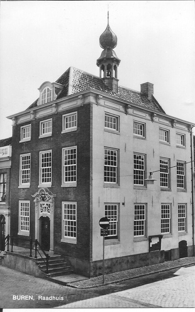 Oude Ansichtkaart Buren, Raadhuis - Gelopen, Ophalen of Verzenden, 1980 tot heden, Gelopen, Gelderland