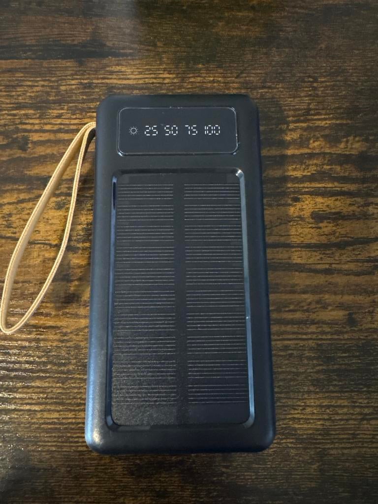 Zonne-energie Powerbank met Ingebouwde Kabels, Ophalen of Verzenden, Nieuw
