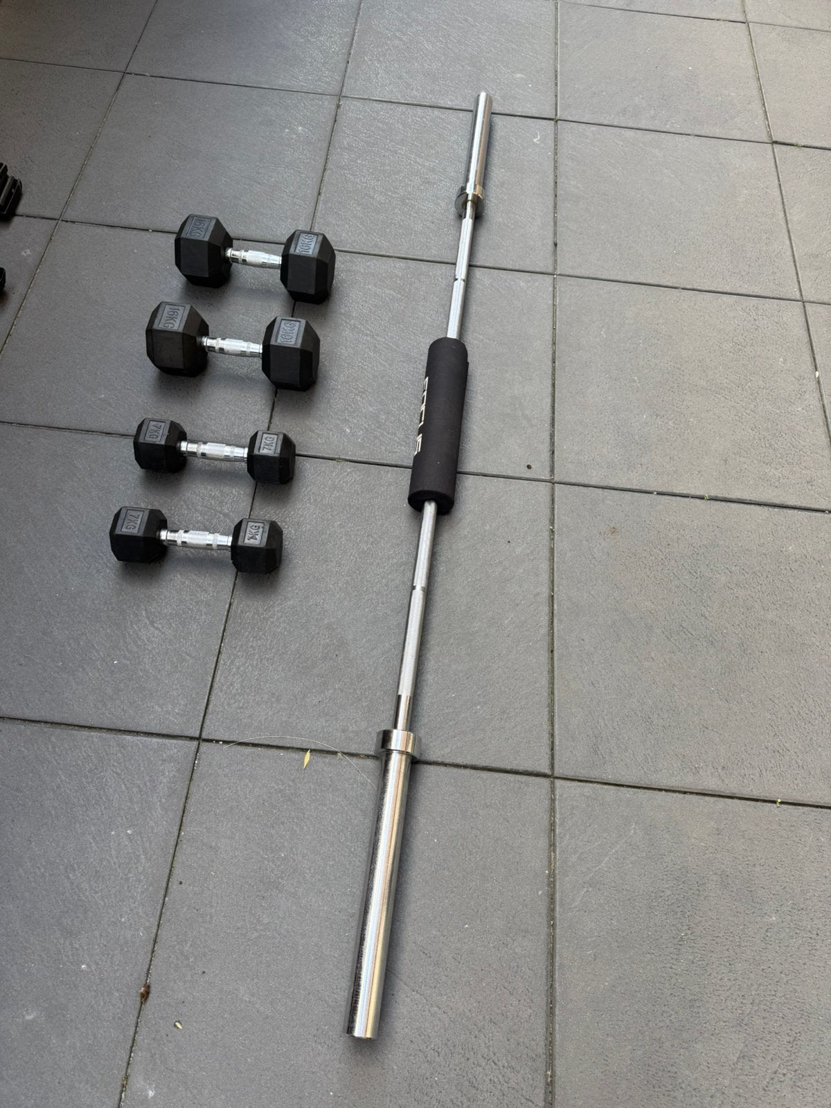 Olymische stang en 2 set Dumbells 7kg 16kg, Sport en Fitness, Ophalen, Zo goed als nieuw