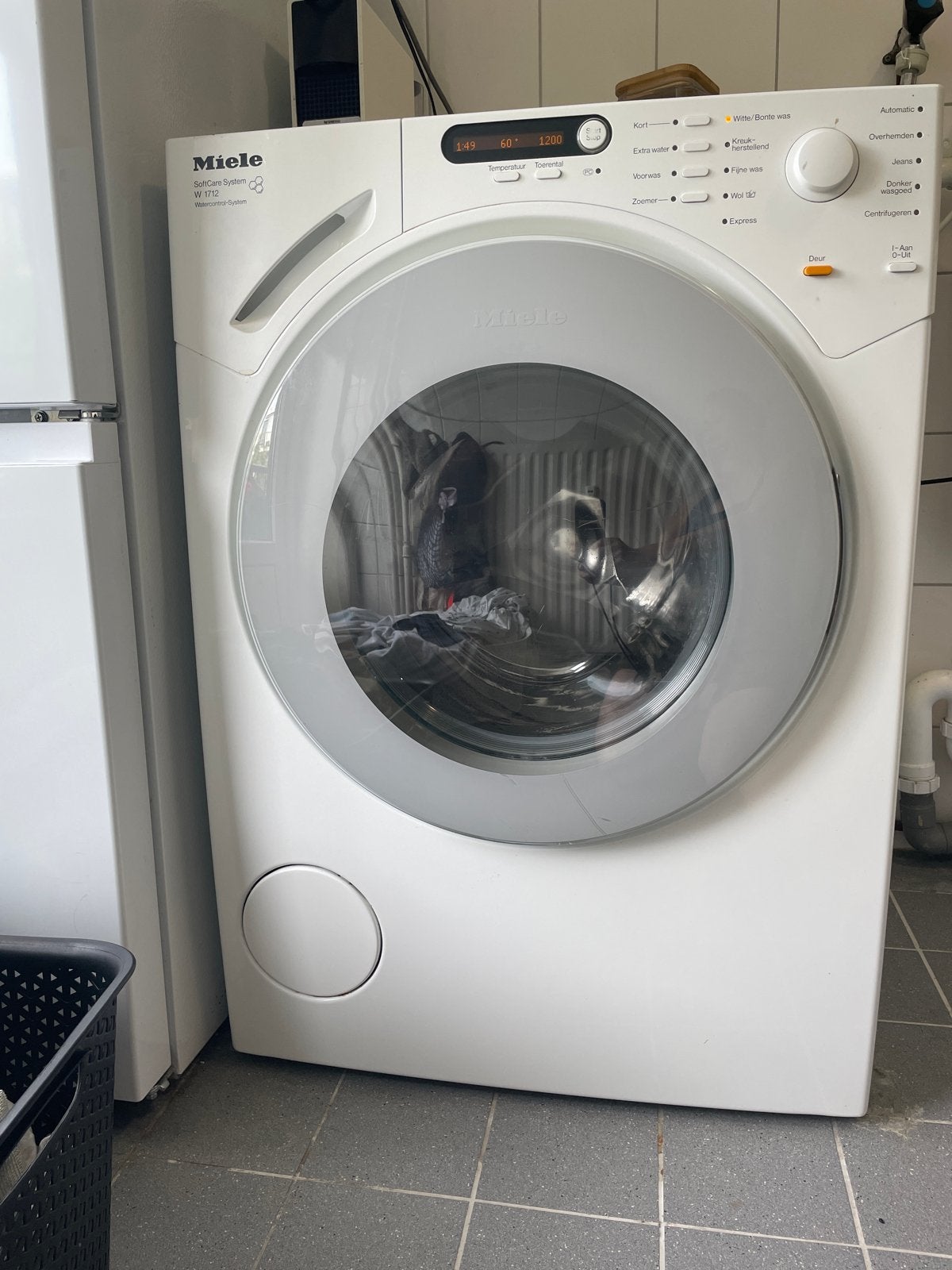 Miele W 1712 SoftCare System Wasmachine - Zo goed als nieuw, Ophalen, Zo goed als nieuw, Voorlader, Kort programma