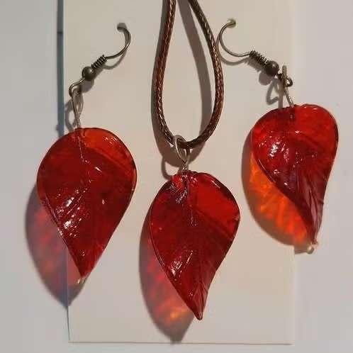 'Made in India' Rood Glas Set:  kettinghanger + oorbellen., Sieraden, Tassen en Uiterlijk, Kettingen, Verstelbaar, Nieuw, Ophalen of Verzenden