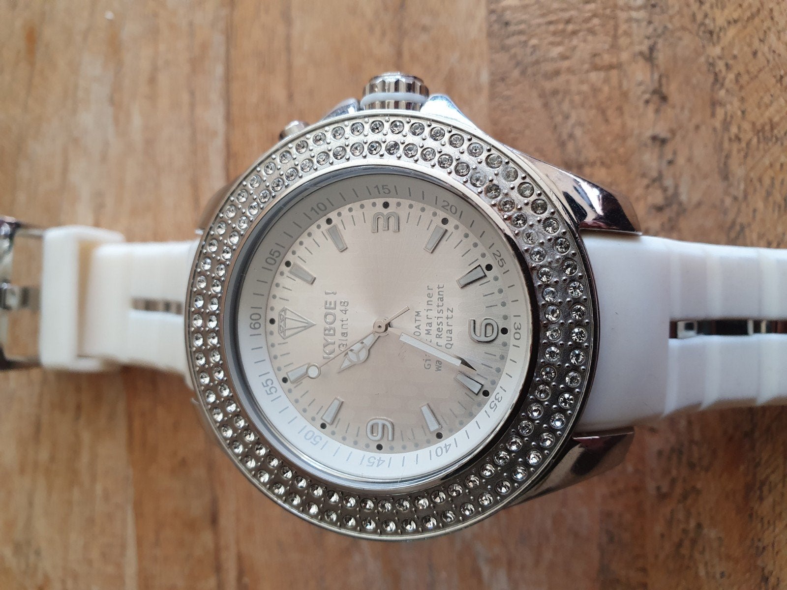 Kyboe! Horloge met strass en wit siliconen bandje, Gebruikt, Staal, Polshorloge, Kunststof
