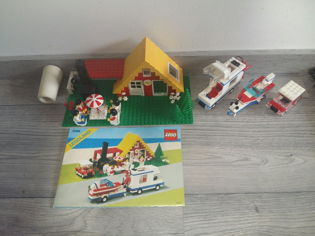 Lego Town Classic Town Building 6388 Holiday Home with Cara, Kinderen en Baby's, City, Lego, Ophalen of Verzenden, Complete set