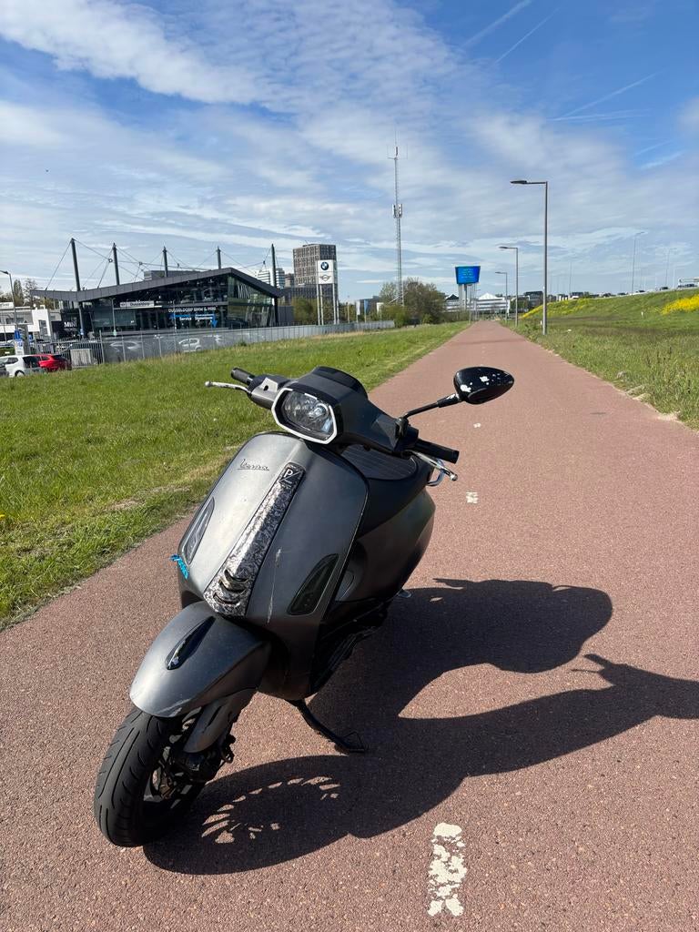 Vespa Sprint geel kenteken, Ophalen, Zo goed als nieuw