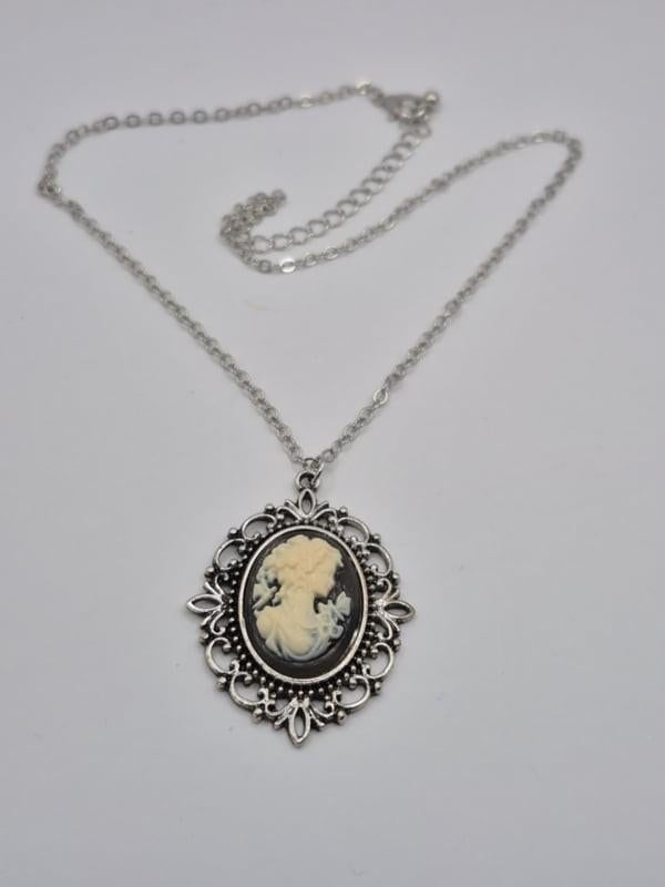Ketting met 'Camee' hanger, Overige materialen, ., Nieuw, Ophalen of Verzenden