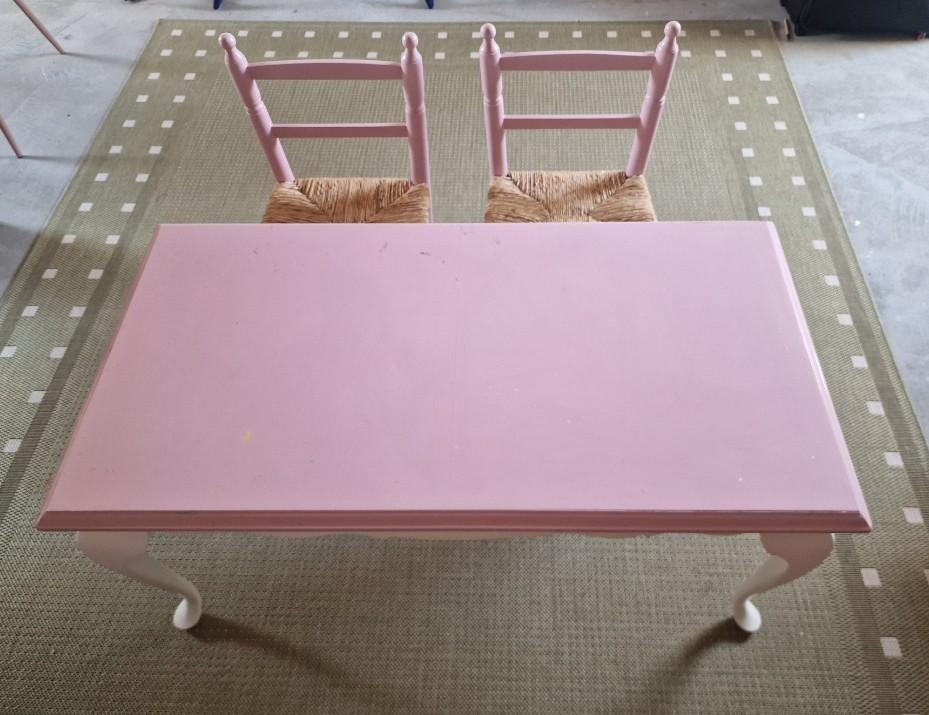 Roze kindertafel met 2 stoeltjes, Kinderen en Baby's, Kinderkamer | Tafels en Stoelen, Ophalen