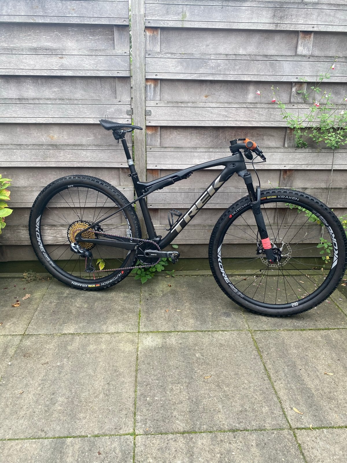 Foto 2 van Trek Supercaliber 9.8 axs L