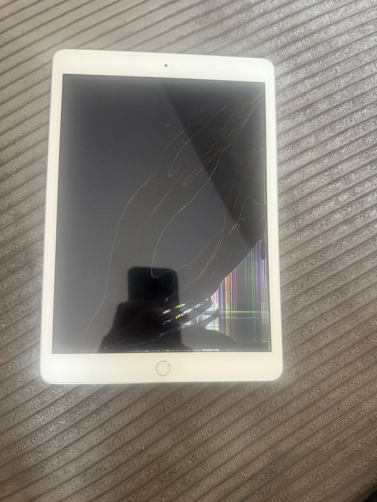 iPad 8ste generatie met kapot scherm (voor onderdelen), Ophalen of Verzenden, Niet werkend, 10 inch, Apple iPad