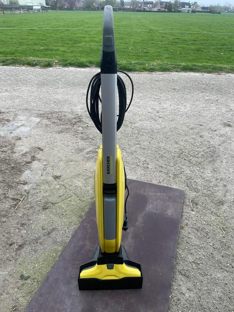 Nieuw! Karcher vloeren schrobber, Doe-het-zelf en Verbouw, Reinigingsmachines, Ophalen, Nieuw, Schrobmachine