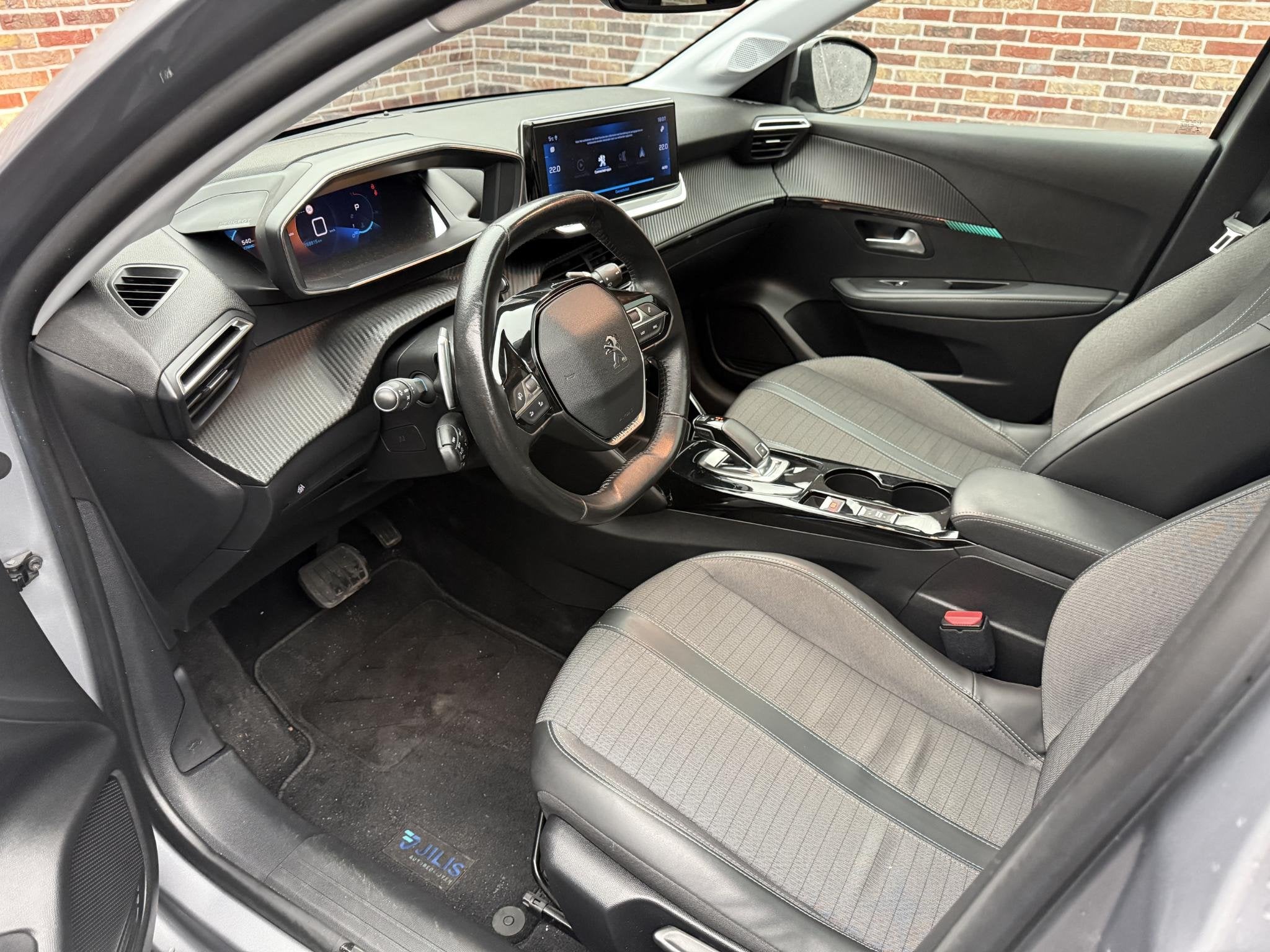 Peugeot 208 1.2 PureTech Allure Panorama Automaat Virtual Cr, Auto's, 101 pk, Gebruikt, Euro 6, Leder en Stof