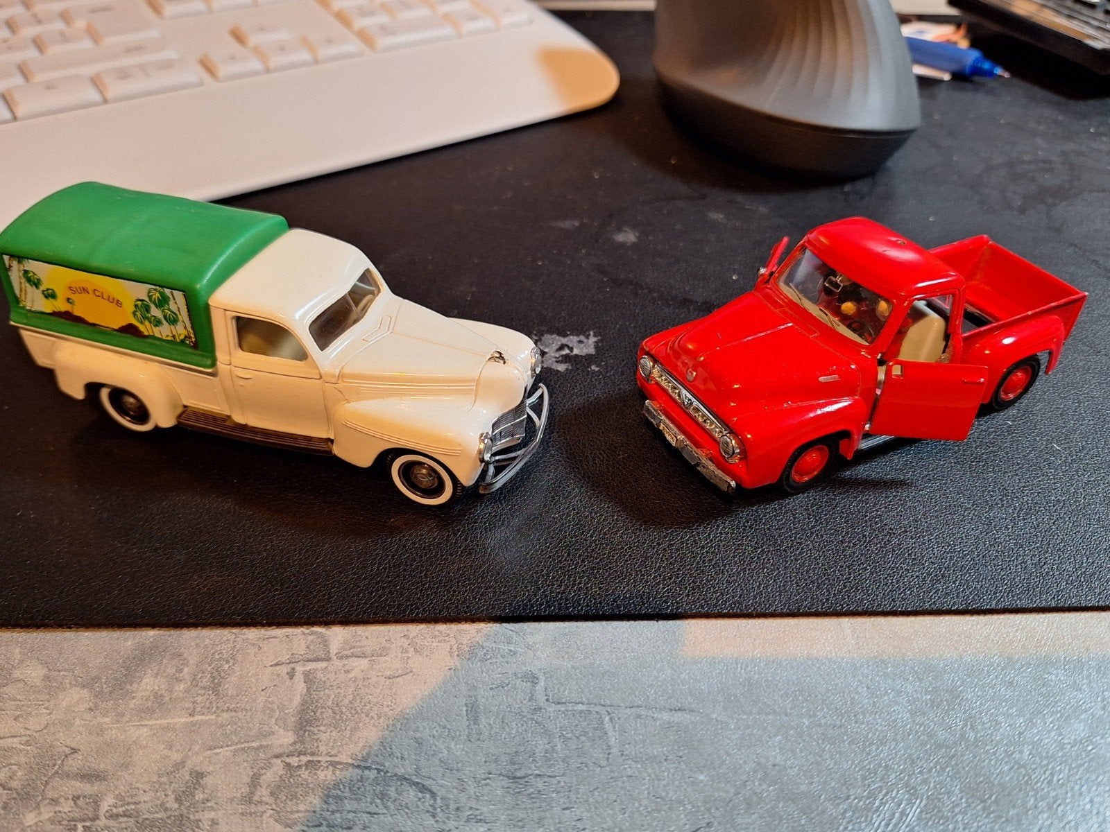 2 miniatuur oldtimers SOLIDO & Maistro, Solido, Gebruikt, Auto, Solido