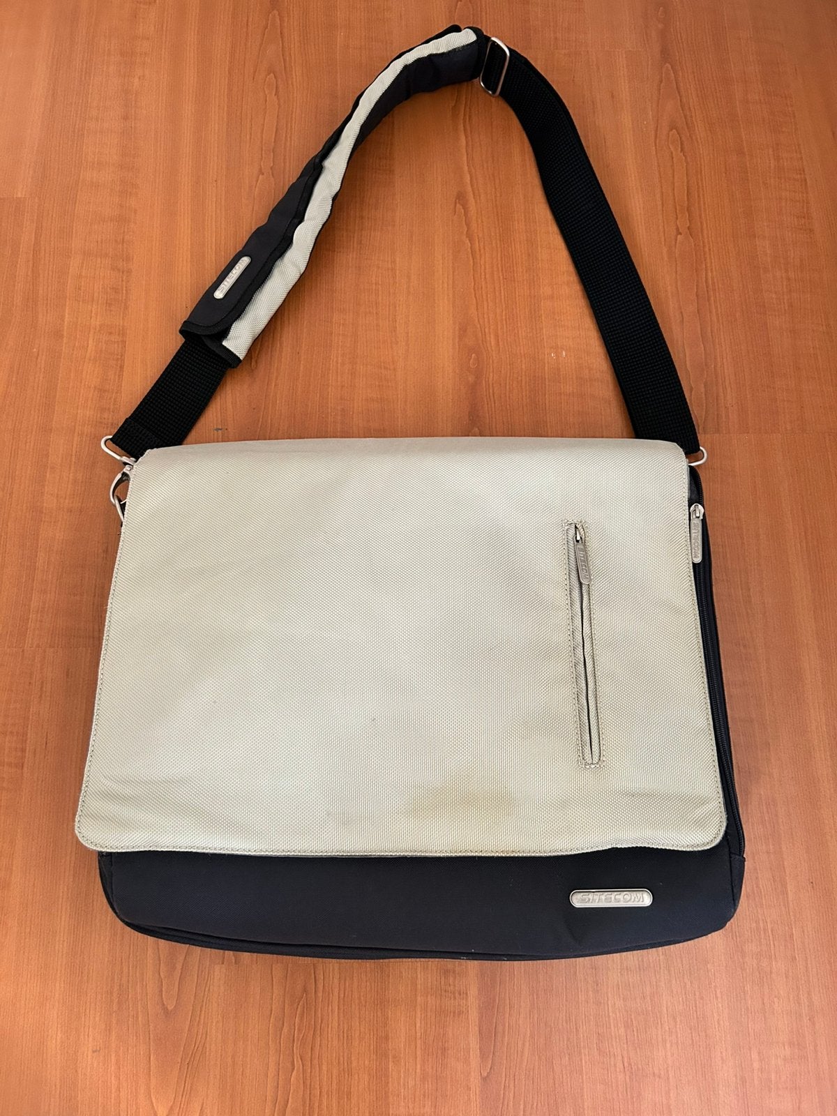 Sitecom messengertas, Computers en Software, Laptoptassen, Beige, Tabletvak, 17 inch of meer, Ophalen of Verzenden