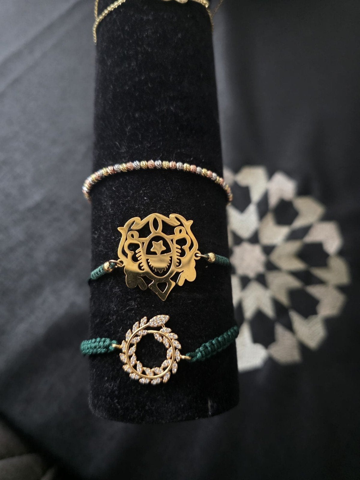 Stijlvolle armbanden met gouden kleur  details, Sieraden, Tassen en Uiterlijk, Armbanden, Overige kleuren, Nieuw, Goud, Met bedels of kralen