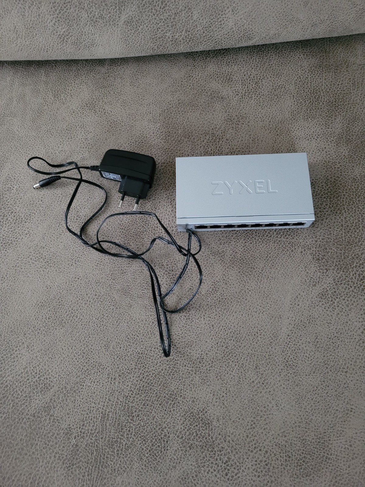 Zyxel GS1200-8 8 poorts gigabit web managed switches, Computers en Software, Ophalen, Zo goed als nieuw