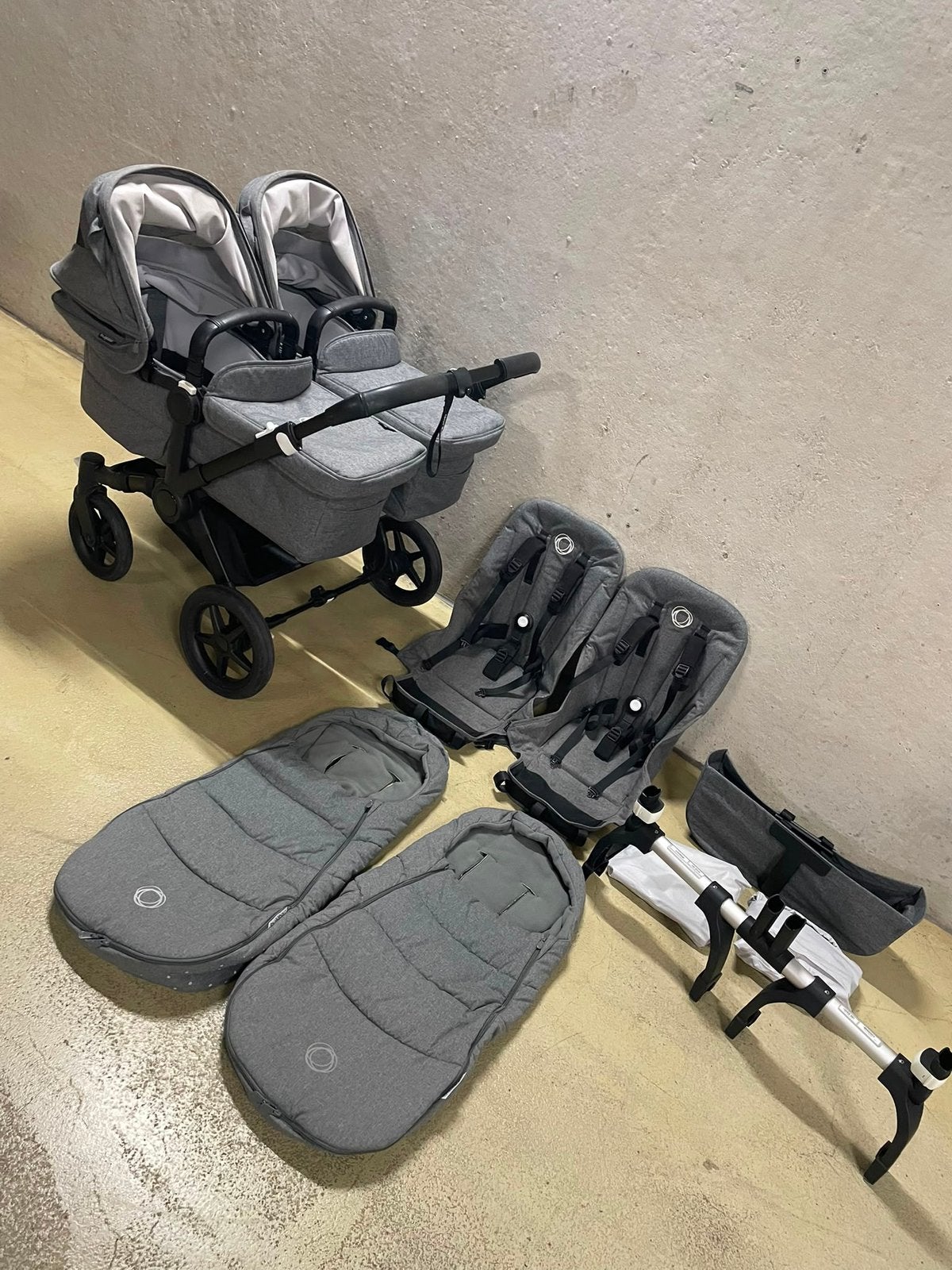 Bugaboo donkey 5 Twin grijs, Support@bugaboo.com, Bugaboo, Ophalen of Verzenden, Zo goed als nieuw