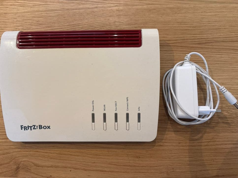 FRITZ!Box 7590, Computers en Software, Verzenden, Gebruikt, Router met modem