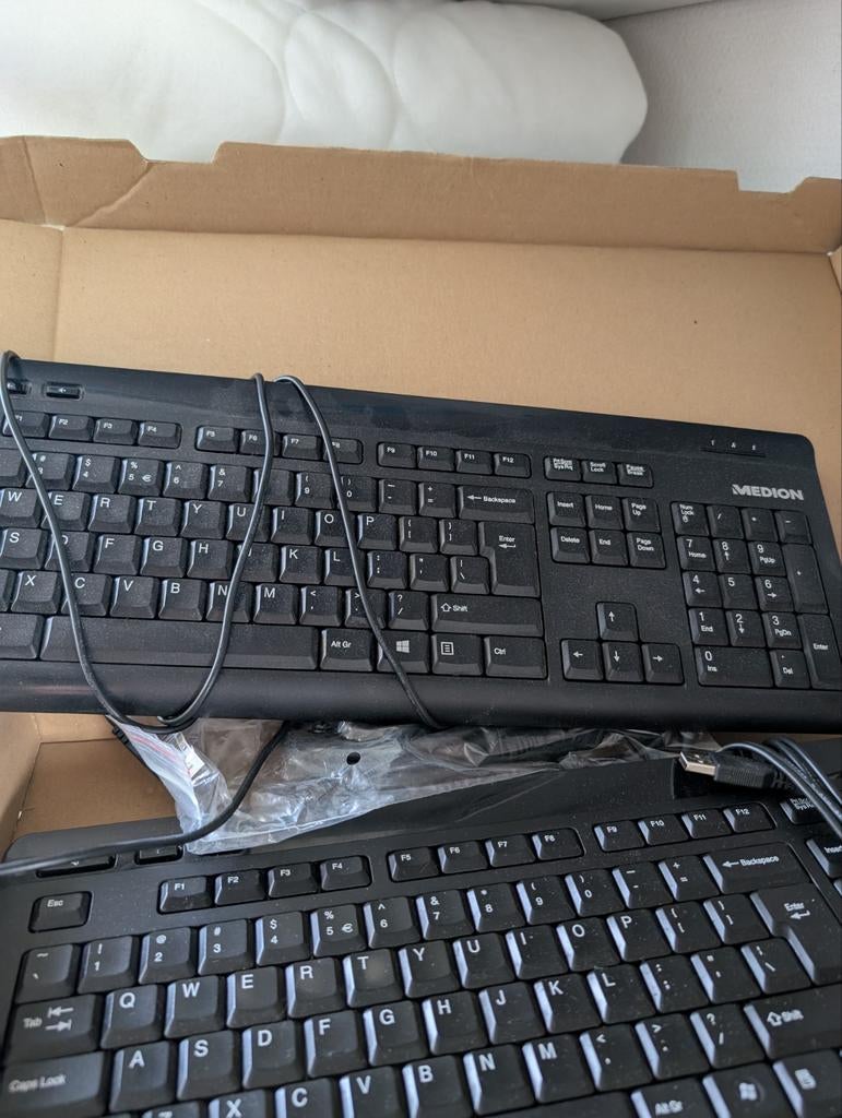 Medion bedraad toetsenbord - Qwerty, Computers en Software, Toetsenborden, Ophalen, Medion, Zo goed als nieuw, Qwerty