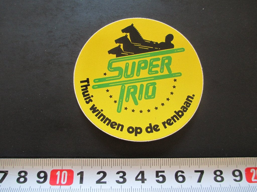 sticker SUPER TRIO Thuis winnen op de renbaan, Verzamelen, Stickers, Zo goed als nieuw, Ophalen