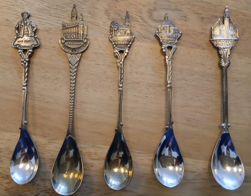 Jaren 50 lepeltjes uit Zeeland, zilver/verzilverd, Ophalen of Verzenden
