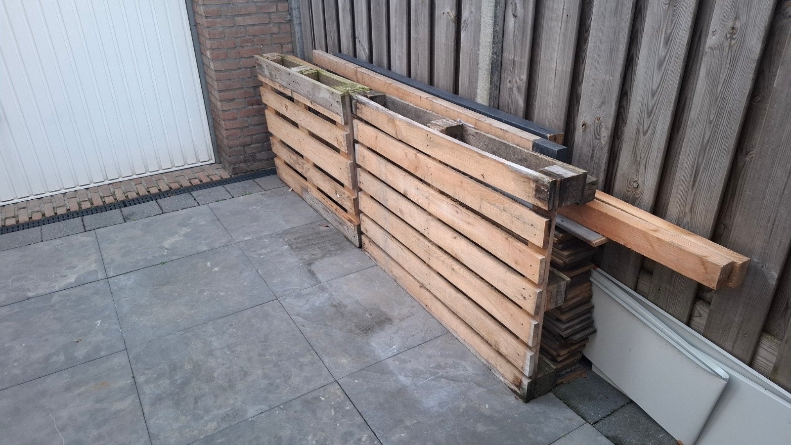 Gratis af te halen: Europallet en blokpallet, Ophalen, Gebruikt, Pallet