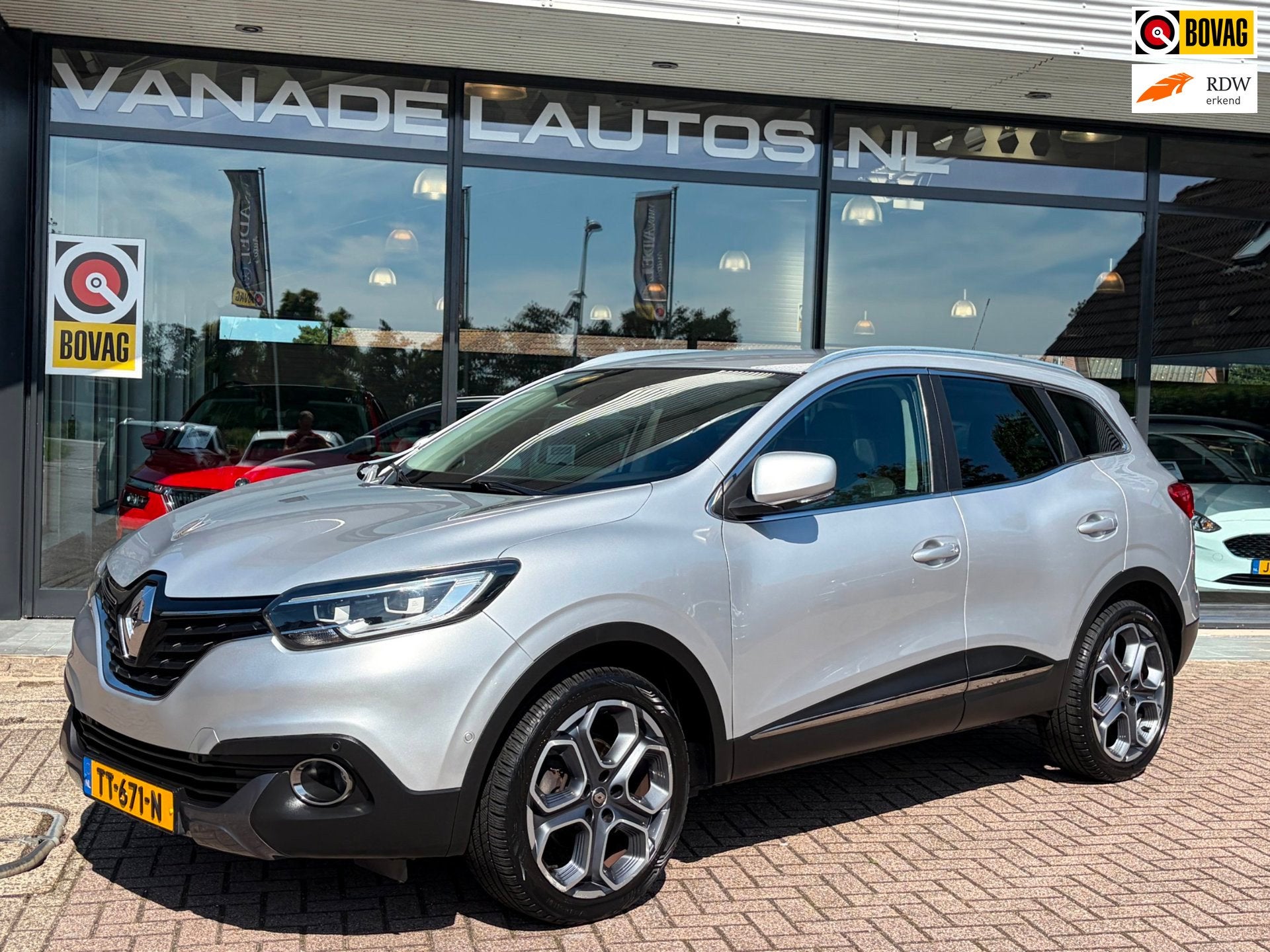 Renault Kadjar 1.2 TCe Bose Leer Navi Camera Clima Cruise Pa, Auto's, Voorwielaandrijving, Gebruikt, 4 cilinders, Lichtsensor