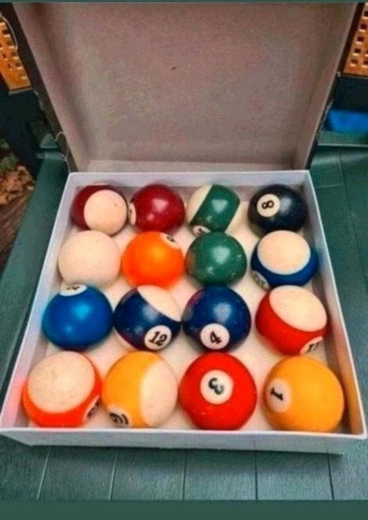 Complete set poolballen in doos, Ophalen of Verzenden, Gebruikt, Pooltafel