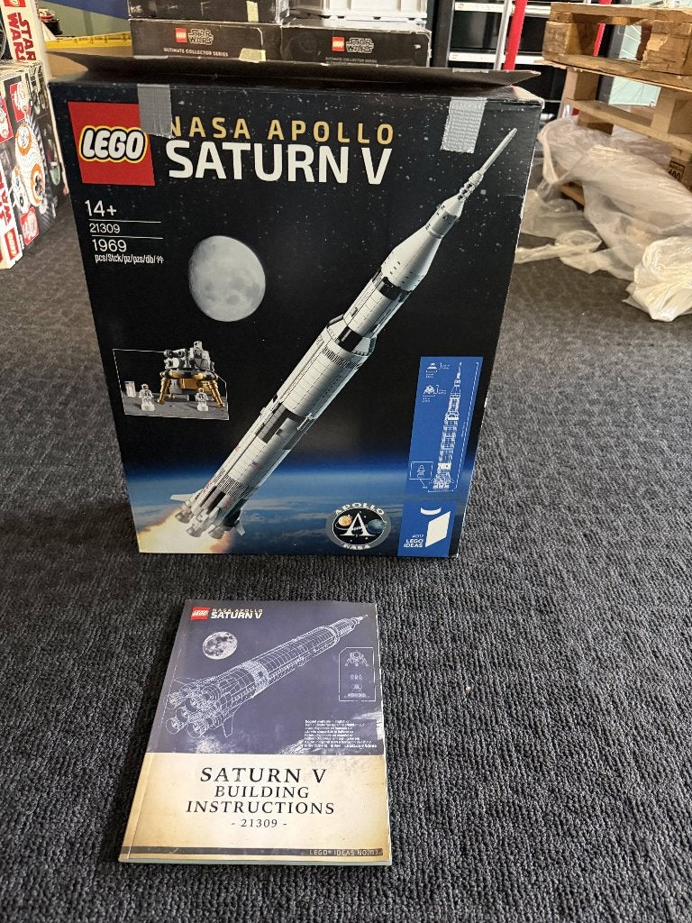 LEGO 21309 Saturn V NASA - gebruikt, Overige thema's, Denemarken, Ophalen of Verzenden, LEGO