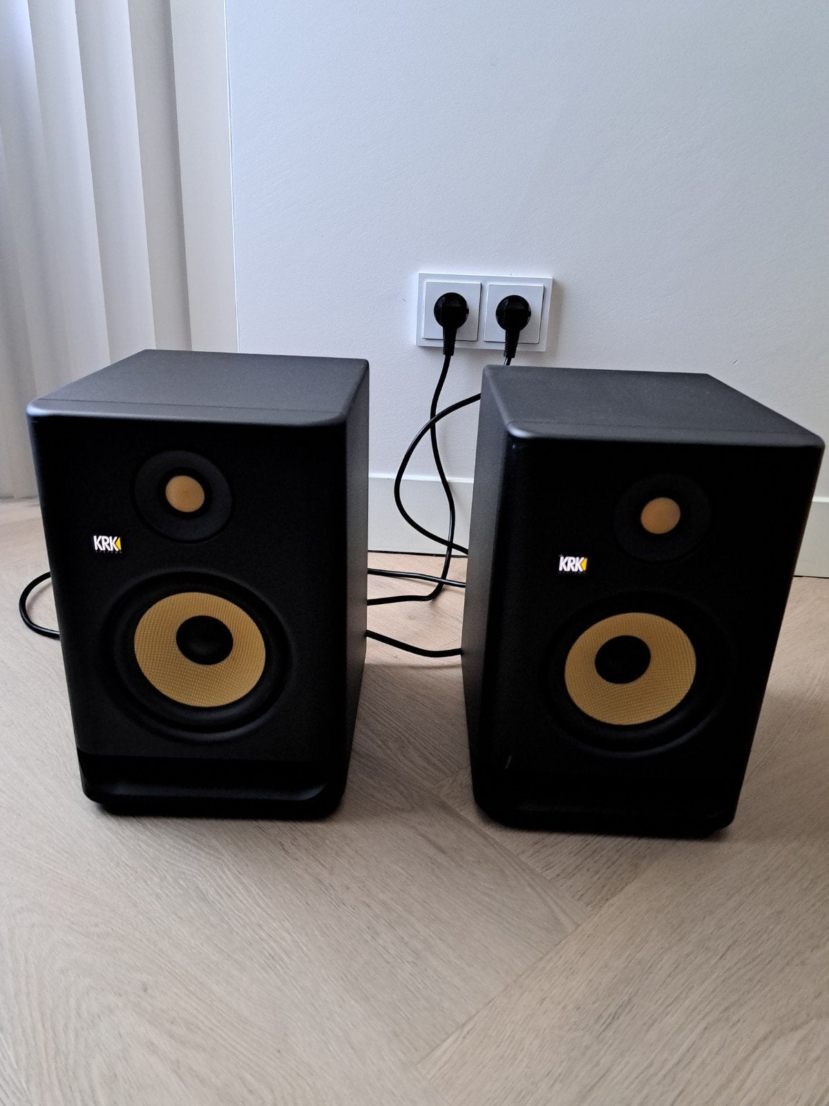 2x KRK Rokit 5 G4 Studiomonitoren (1 defect), Overige merken, Gebruikt, Ophalen of Verzenden, 60 tot 120 watt