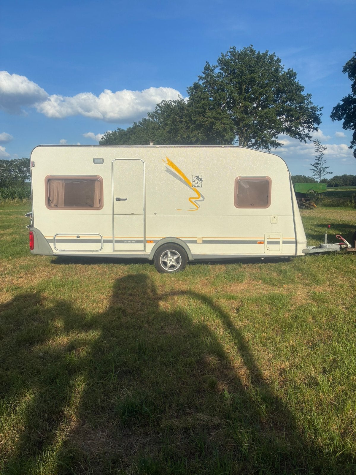 Goed onderhouden Knaus Sudwind 450 TUF, Caravans en Kamperen, Vast bed, Rondzit, Koelkast, Particulier