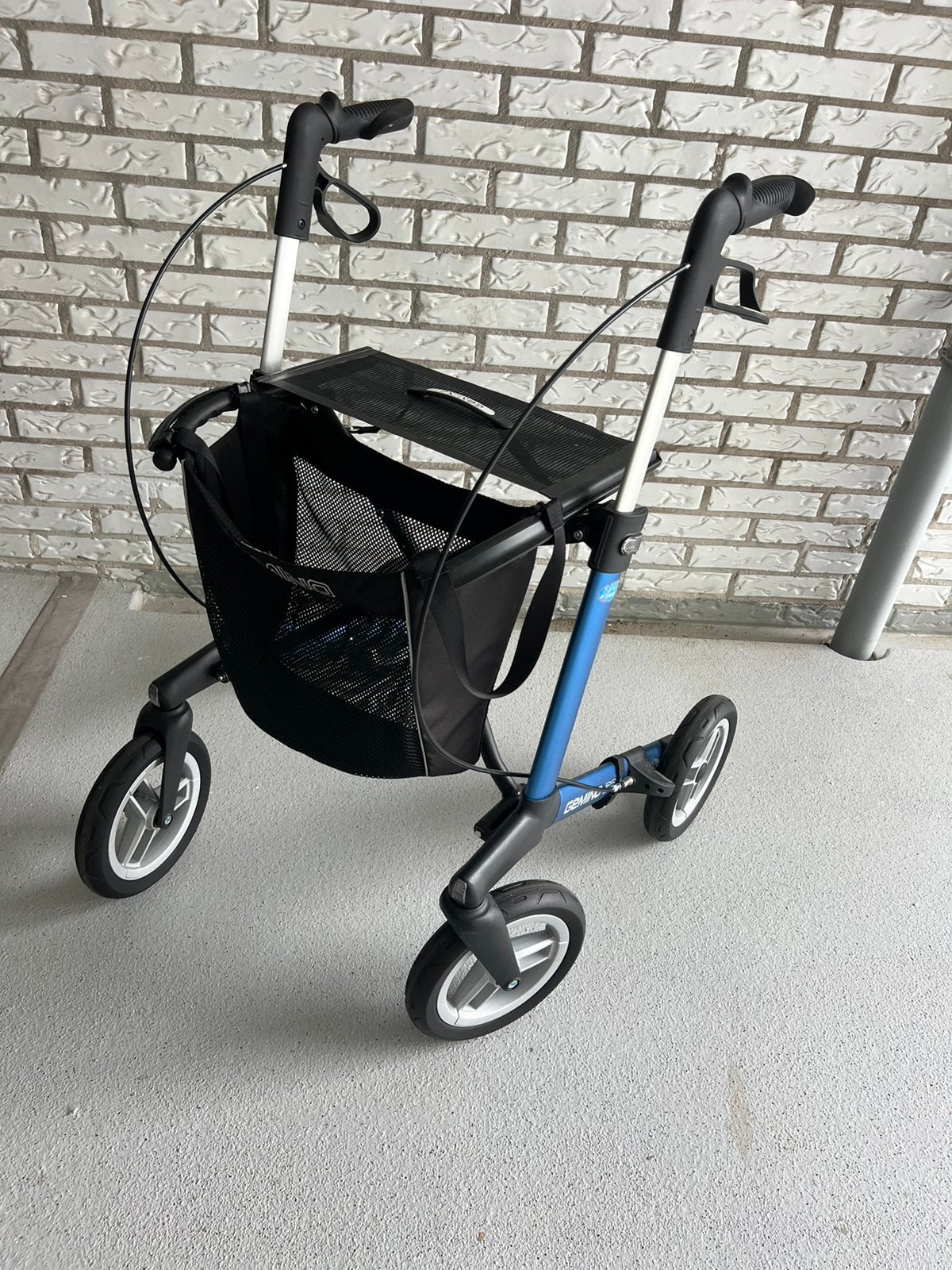 parkinson rollator met tegenovergestelde remmen XXL Gemino, Ophalen, Zo goed als nieuw