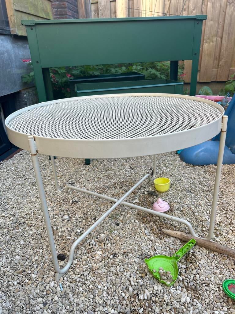Ronde metalen bijzettafel buiten Ikea, Ophalen, Gebruikt, Rond, Metaal