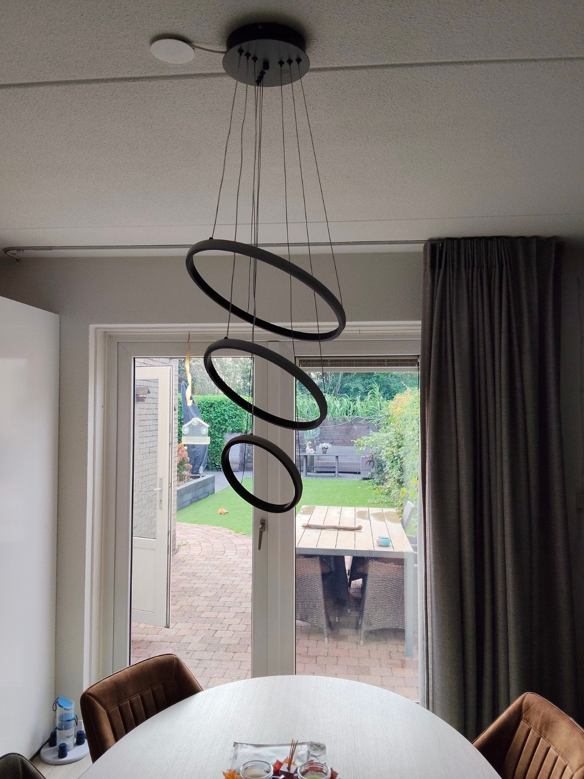 Foto 4 van Moderne LED Hanglamp met 3 Ringen - Zwart