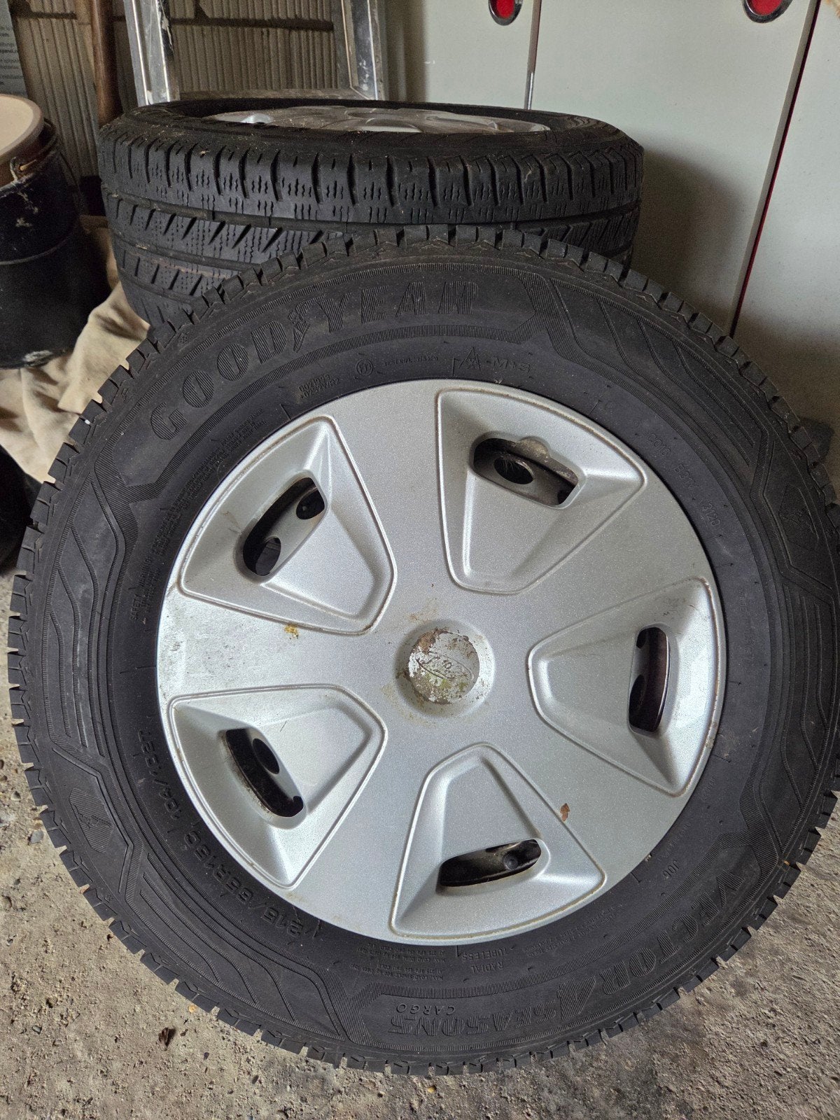 Set Winterbanden, Auto-onderdelen, Banden en Velgen, Band(en), Bestelwagen, 215 mm, Winterbanden