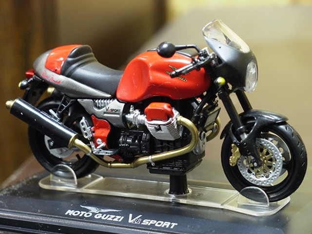 Moto Guzzi V11 sport 1:24 99009, Serviceclientele@altaya.be, Nieuw, Ophalen of Verzenden, Motor