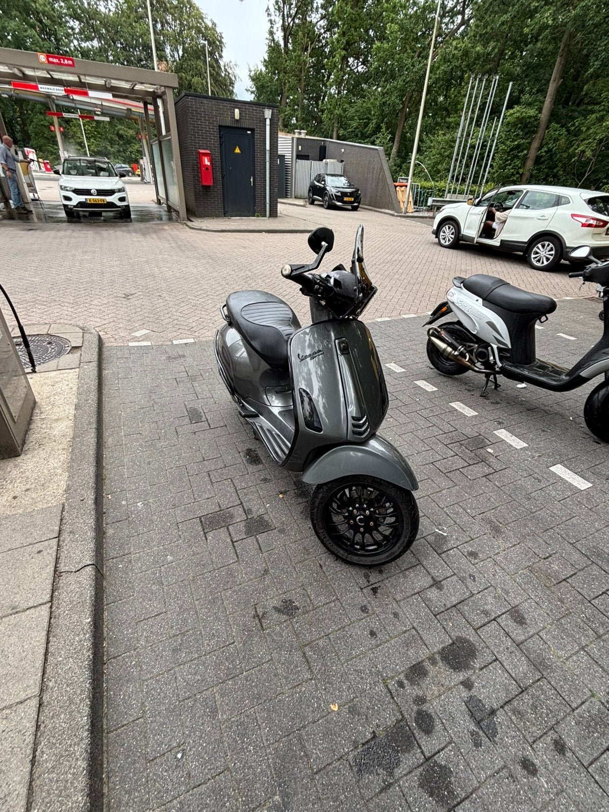 Te koop: Vespa Sprint 80cc | 2017 | Agaat Grijs, Fietsen en Brommers, Scooters | Vespa, Ophalen, Zo goed als nieuw, Benzine