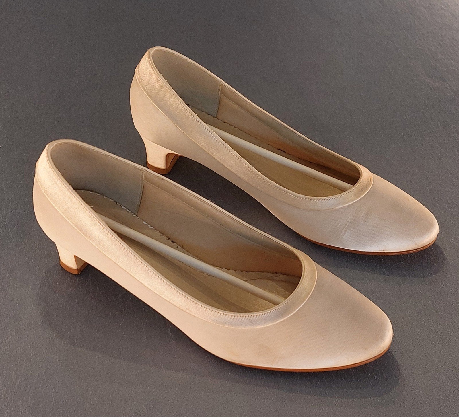 Bruidsschoenen breed 39.5 Rainbow club Brenda - Ivory Satin, Ophalen, Rainbow, Beige, Schoenen
