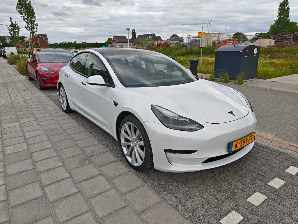 Tesla Model 3 Long Range Facelift Warmtepomp SOH 91%Trekhaak, Auto's, Tesla, Zwart, Wit, Origineel Nederlands, Elektrisch
