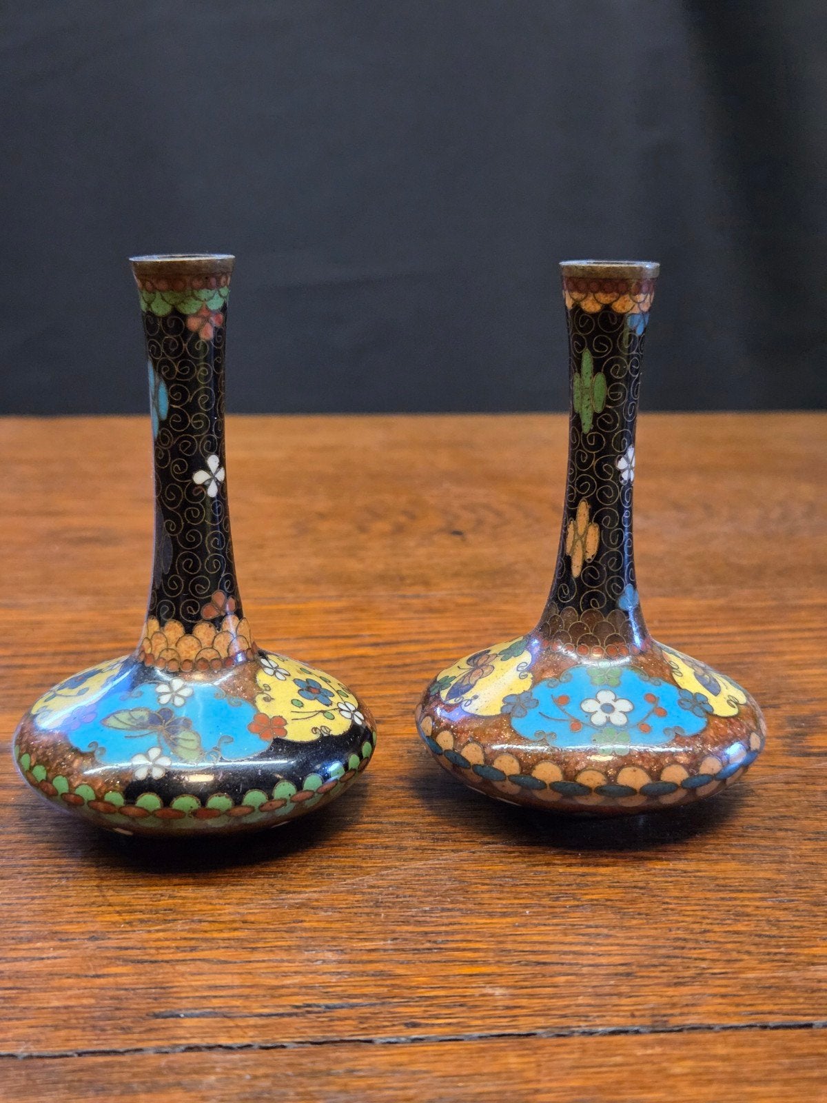 Japan Meiji periode cloisonné vaasjes vlinders, Ophalen of Verzenden