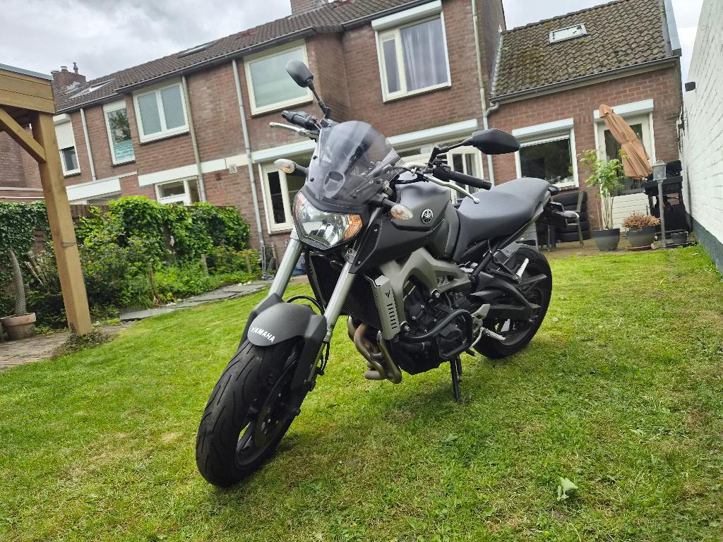 Yamaha mt09 grijs 2014, 890 cc, Motorrijbewijs A, Gebruikt, 3 cilinders