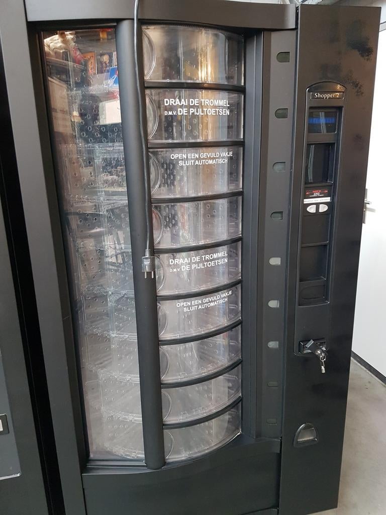 Gekoelde automaat voor groenten en zuivel, Ophalen