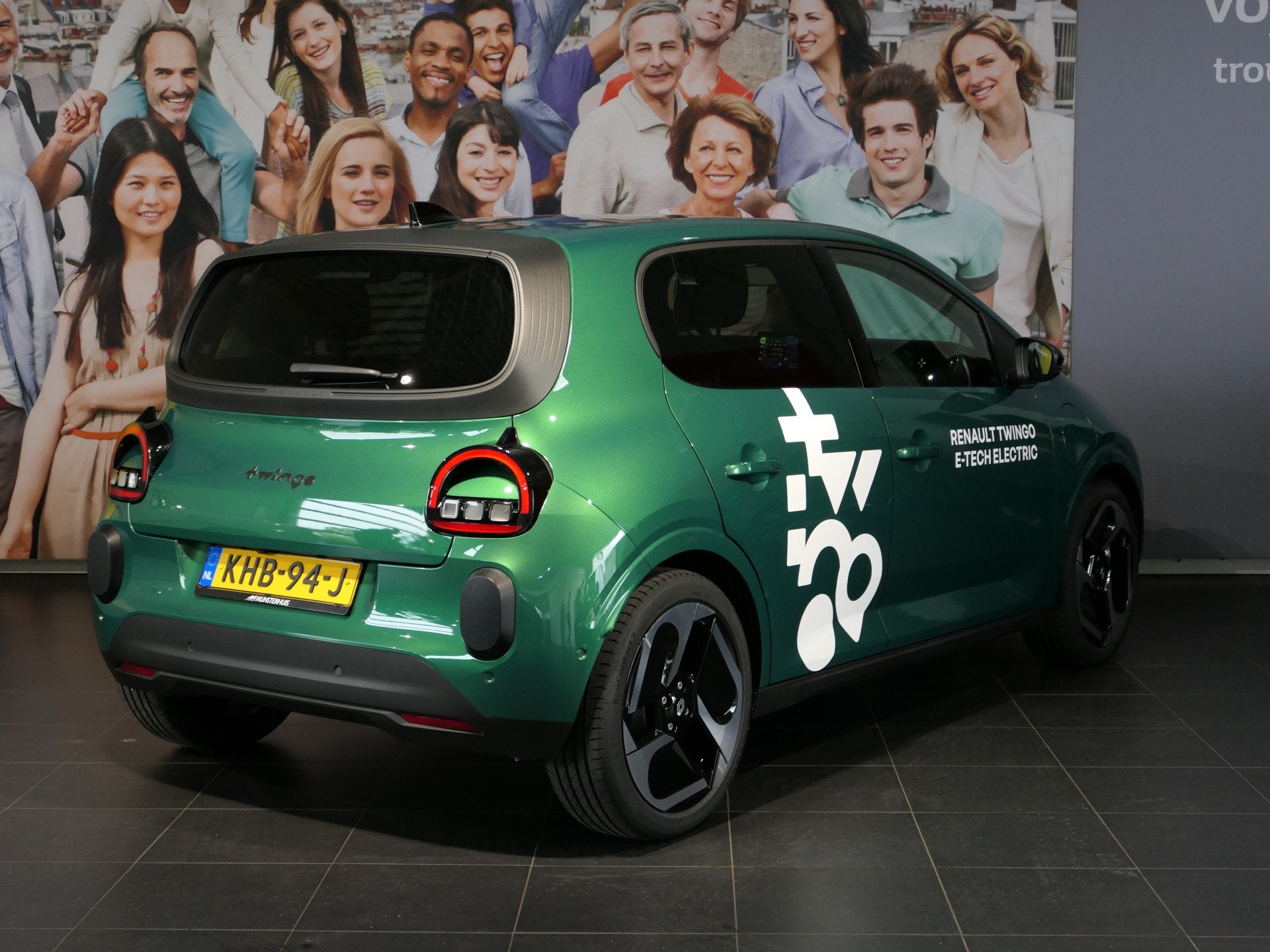 Renault Twingo urban range techno 80pk - Occasion Lease vana, Dealer onderhouden, Gebruikt, Zwart, Origineel Nederlands